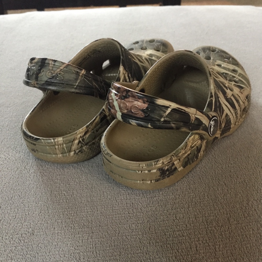 💢SOLD💢Kids Crocs in camouflage - Picture 4 of 8